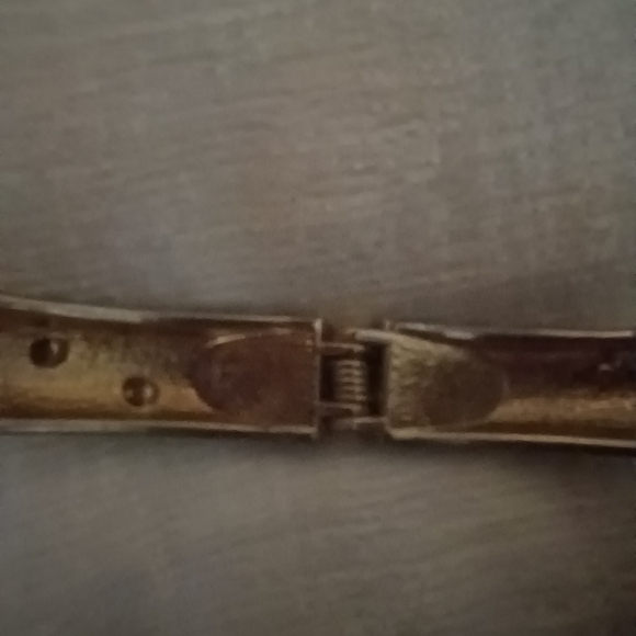 Goldtone & Rhinestone bangle - Picture 6 of 6